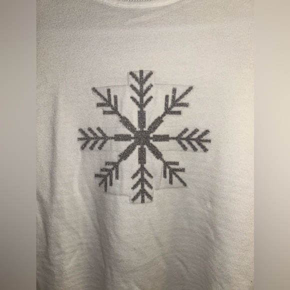 Tommy Hilfiger Snowflake Turtleneck Sweater. Size medium - Picture 3 of 5
